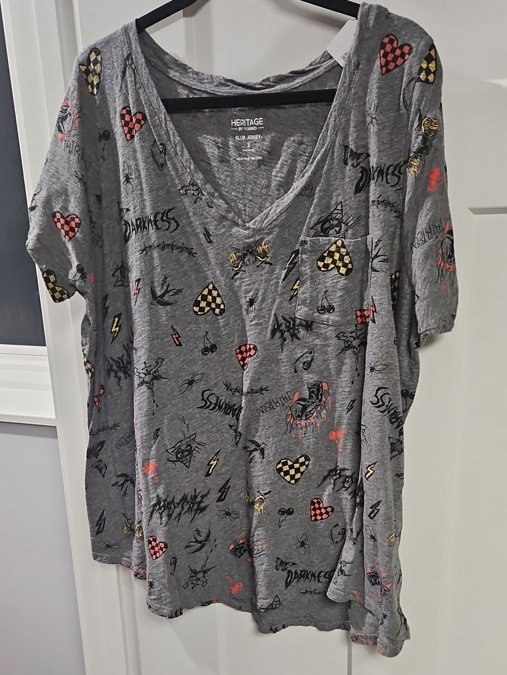 torrid Gray V-Neck Short Sleeve Graphic Pocket Tee with Red & Gold Hearts